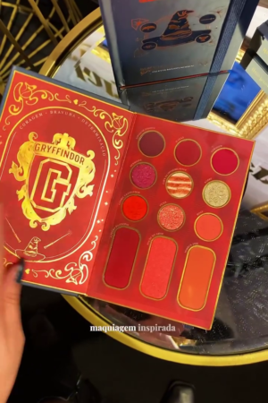 Themed Multifunctional Makeup Palette Collection – Gryffindor, Slytherin, and Hufflepuff Editions Featuring Eyeshadows, Blushes, and Highlighters Inspired by the Traits and Colors of Each Hogwarts House